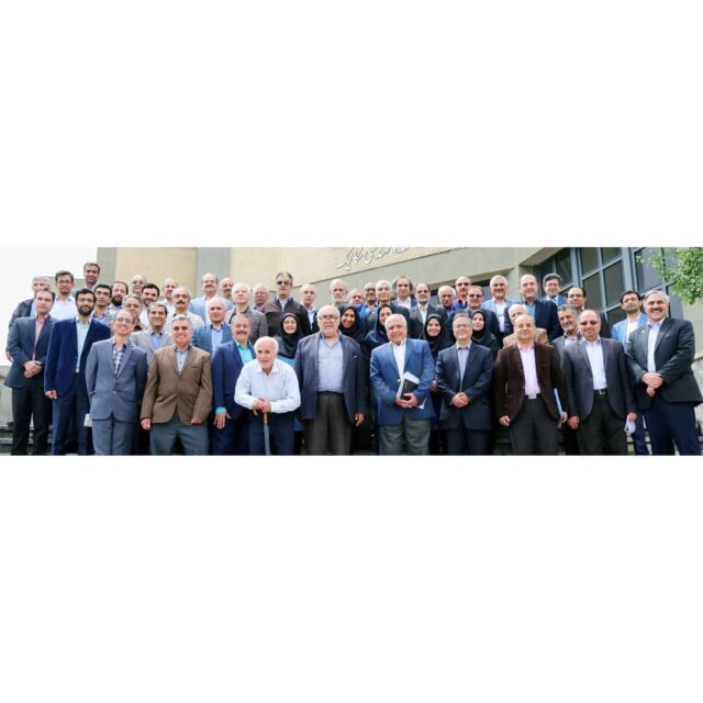 عکس دست جمعی اساتید دانشکده مهندسی برق دانشگاه امیرکبیر، اردیبهشت ۹۸